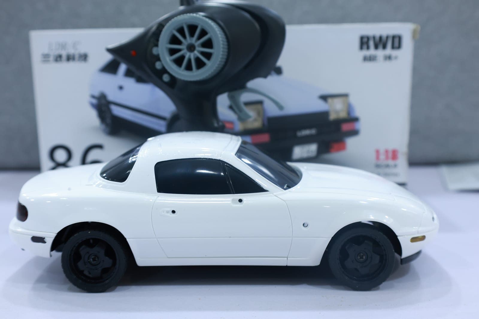 Wheelfun 1:18 RC Drift Car MX5 — Pop-Up Headlights, White — view 1