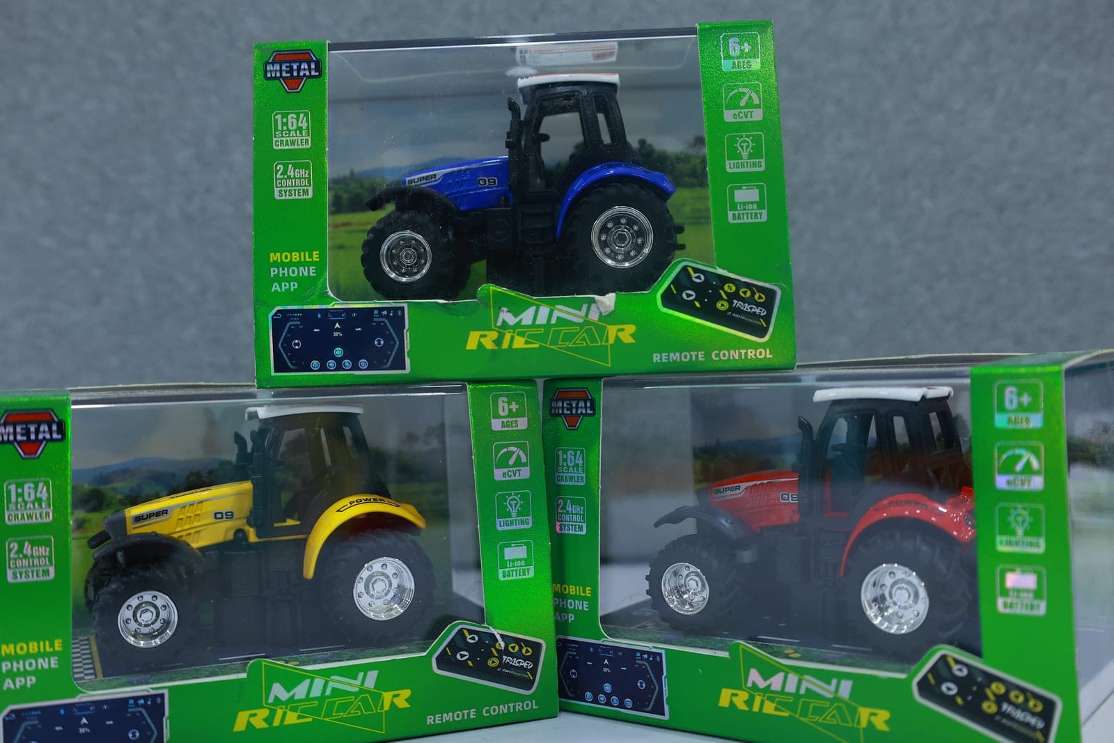 TRASPED Mini Racer RC Farm Tractor 1:24 — Multicolor — view 1
