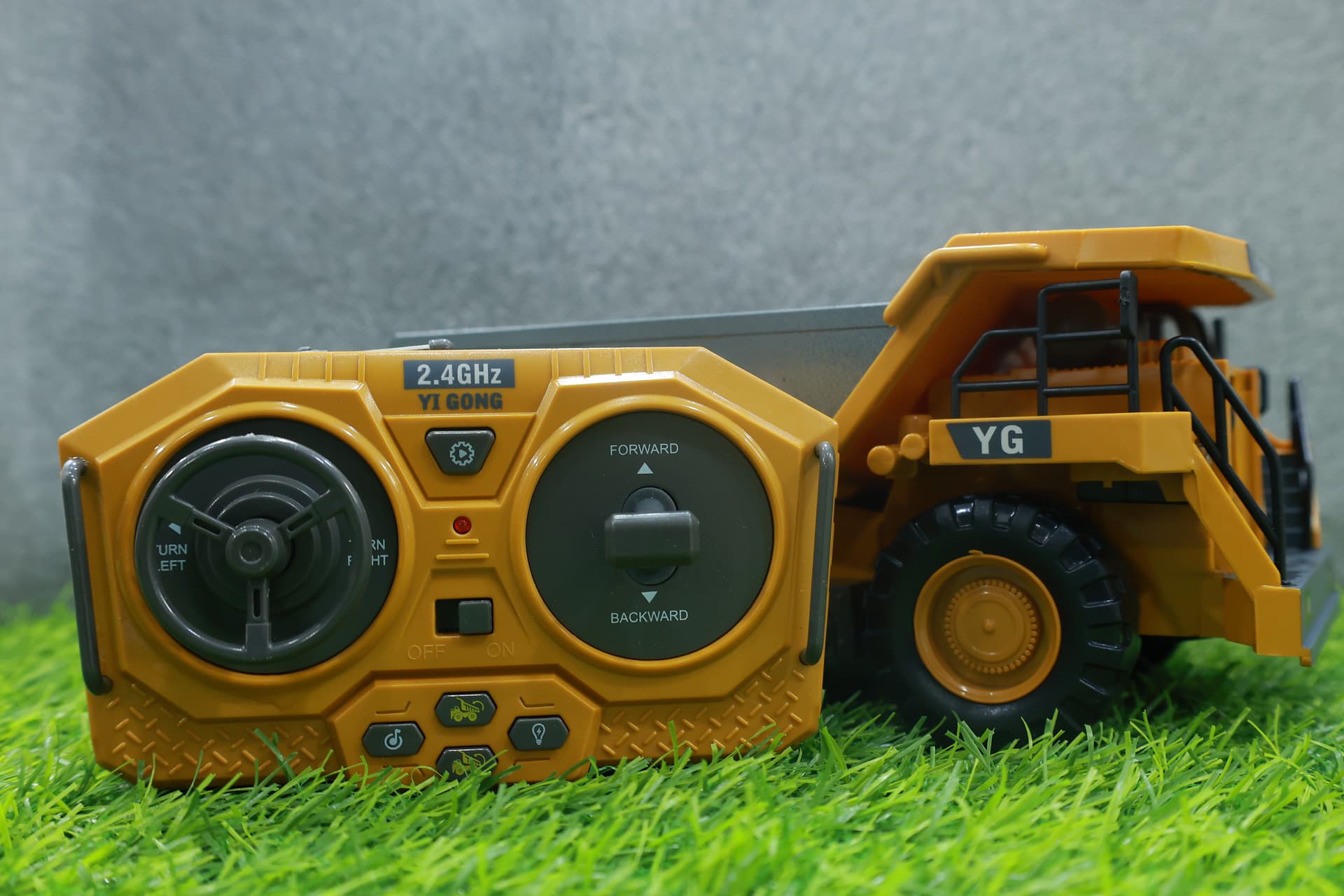 YIGONG YG258-E 9-Channel RC Alloy Dump Truck — 2.4GHz — view 4